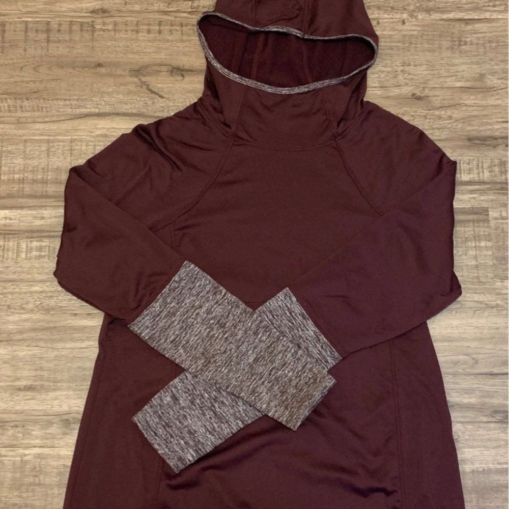 Women's Avia Long Sleeve Active Wear.